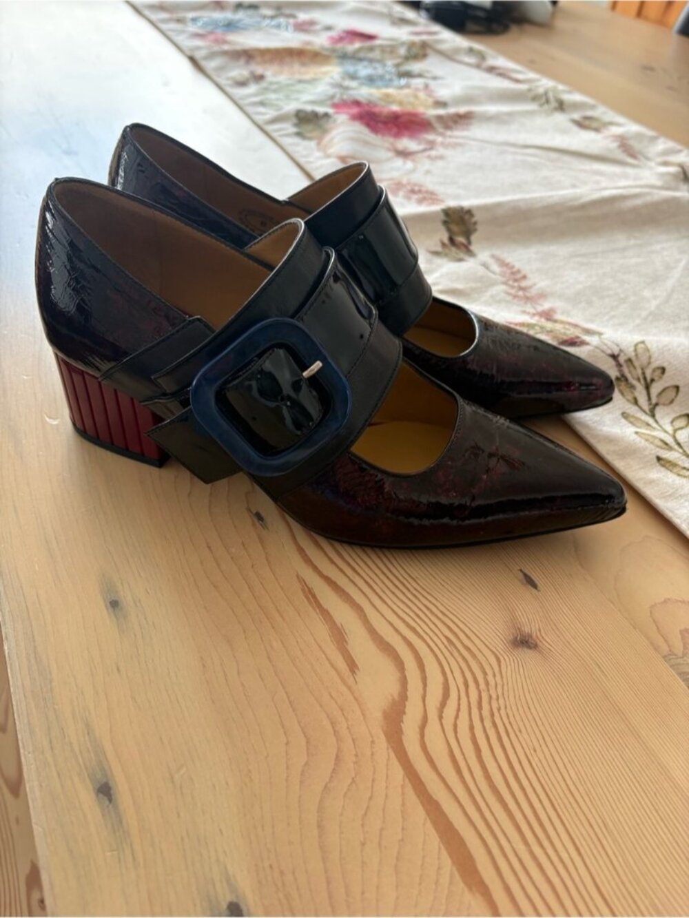 JOHN FLUEVOG PATENT STRAP MARY JANE HEELS - Picture 4 of 12